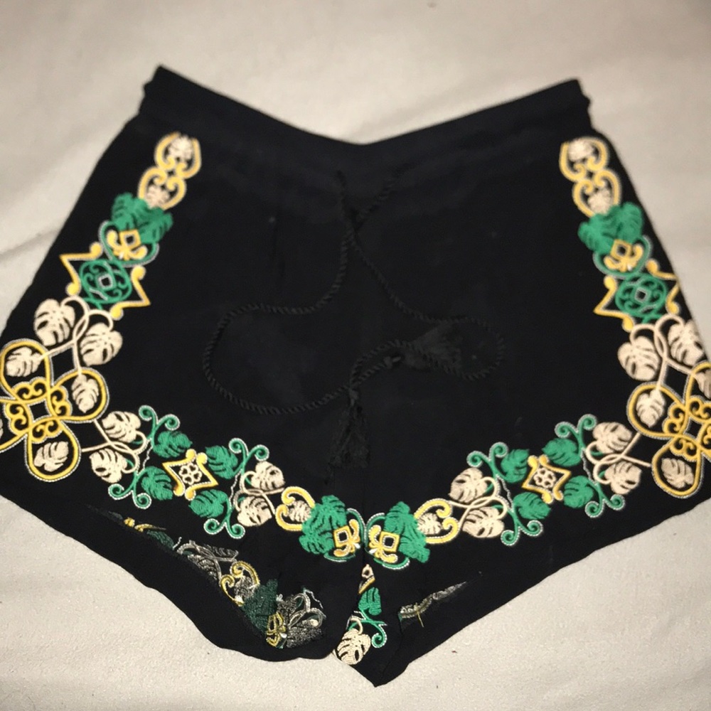 Flowy black shorts